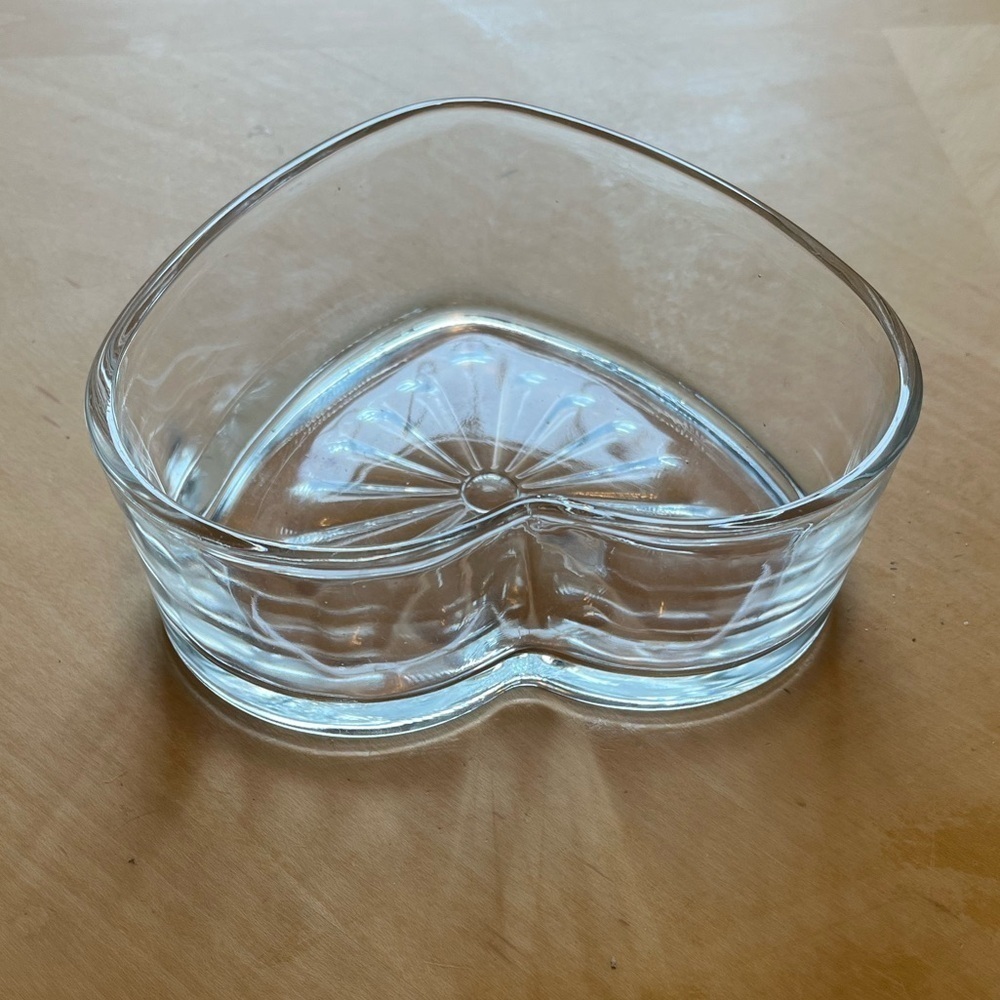 Vintage Libbey Heart Shaped Glass Dish - Picture 3 of 12